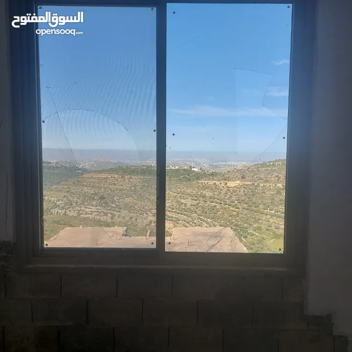 منزل مستقل للبيع او استبدال على عقار اخر المنزل مكون من 3 طوابق (نظام فيلا )