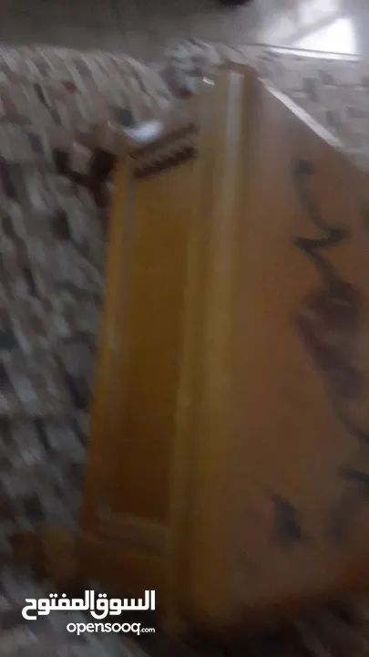 صندوق خشبي مدهون لامع رائع للمجوهرات والأشياء الثمينه .صندوق ثقيل  ومرتب