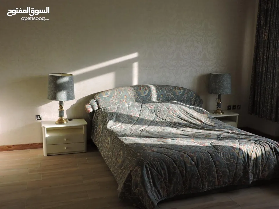فيلا مستقلة للبيع خلدا العواجانيه على مساحة أرض دونم