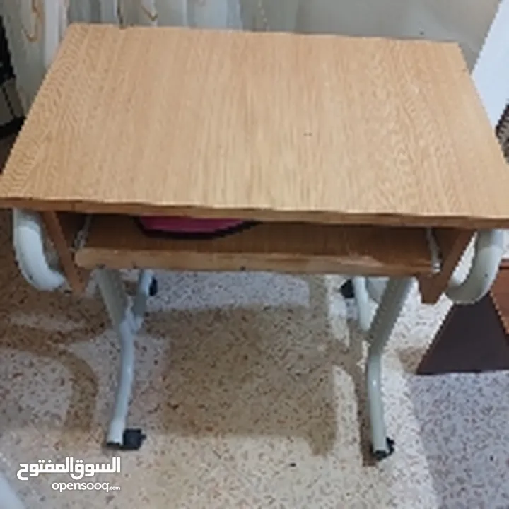 مكتب دراسة او كمبيوتر ب 10 دنانير