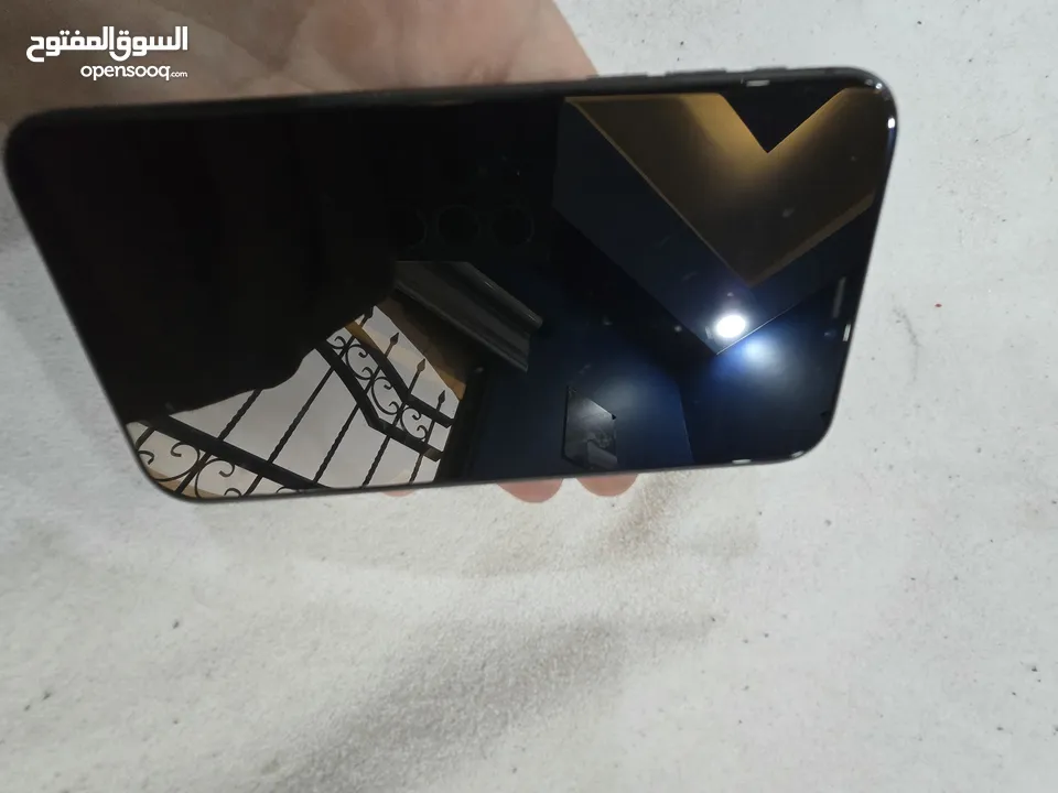 ايفون 11 اسود بحالة ممتازة و غير مفتوح ابدا وارد امريكي