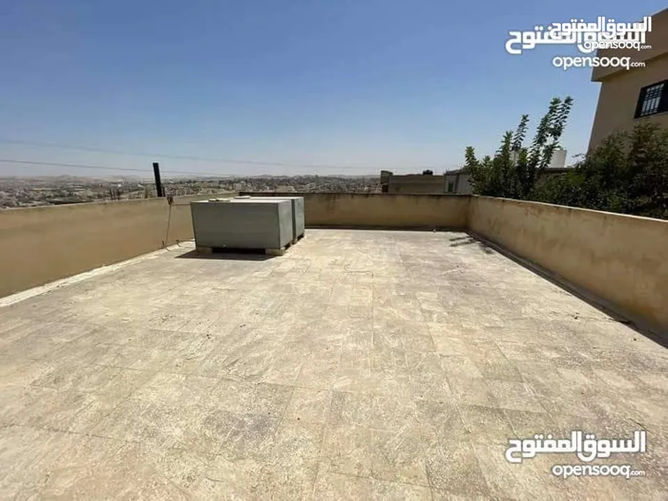 بيت مستقل مع ارض مشجرة بحي جعفر الطيار