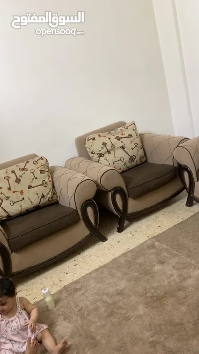 طقم كنب خشب زان 7 مقاعد بحاله ممتازه