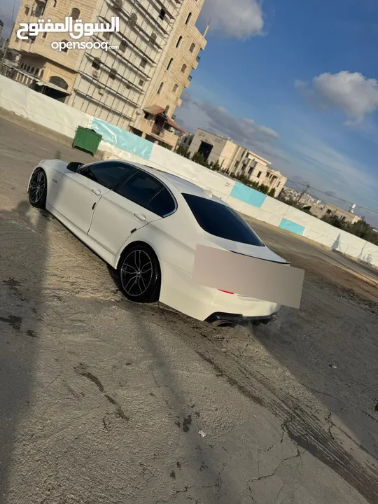 بي ام. 520. لون ابيض