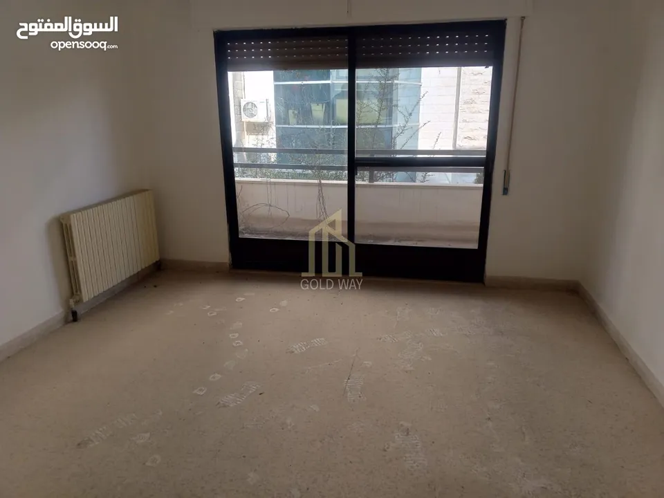 في أجمل مناطق عبدون طابق أول 205م بتشطيبات راقية وسعر مميز / ref 9427