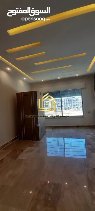 شقة فاخرة - ضاحية النخيل - 4نوم - 225م - ارضية - ترس بإطلالــــه مميزه - قرب الخدمات