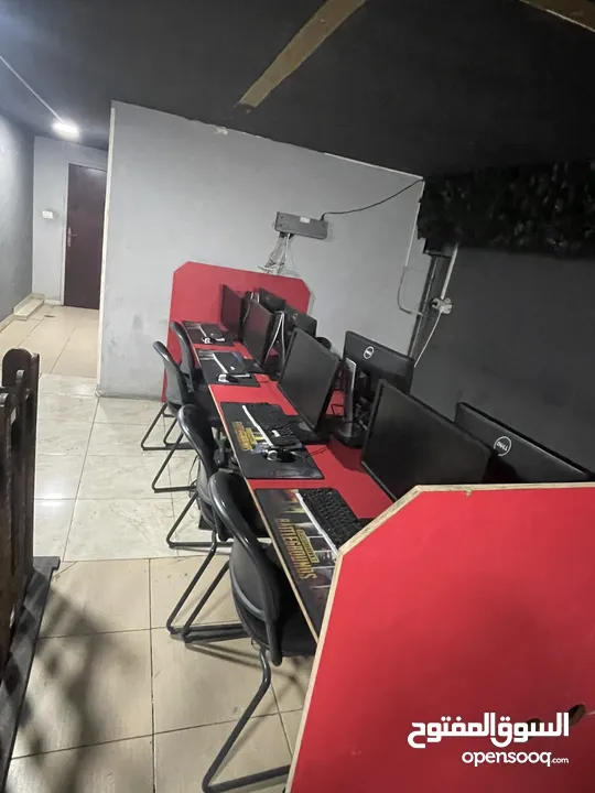 موجود عده محل كمبيوترات كامله للبيع