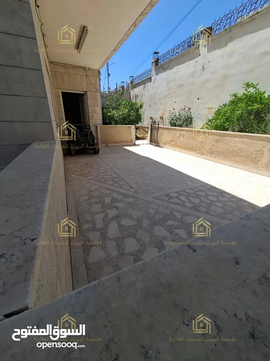 شقة مميزة أرقى واجمل مناطق عبدون مع حديقة بمساحة 300م