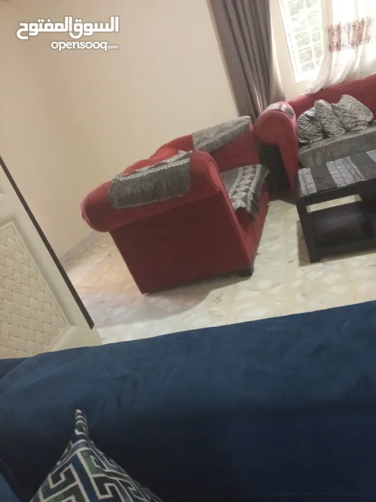 كنب بحاله ممتازه للبيع بضاحية الامير حسن