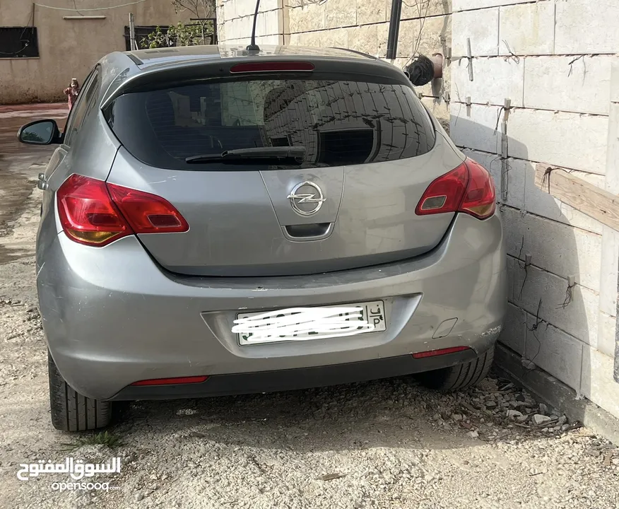 اوبل استرا 2011