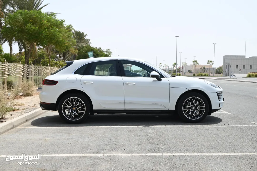 BEST DEAL - AGENCY MAINTAINED - PORCSHE MACAN S WITH PANAROMIC ROOF - RED INTERIOR - GCC