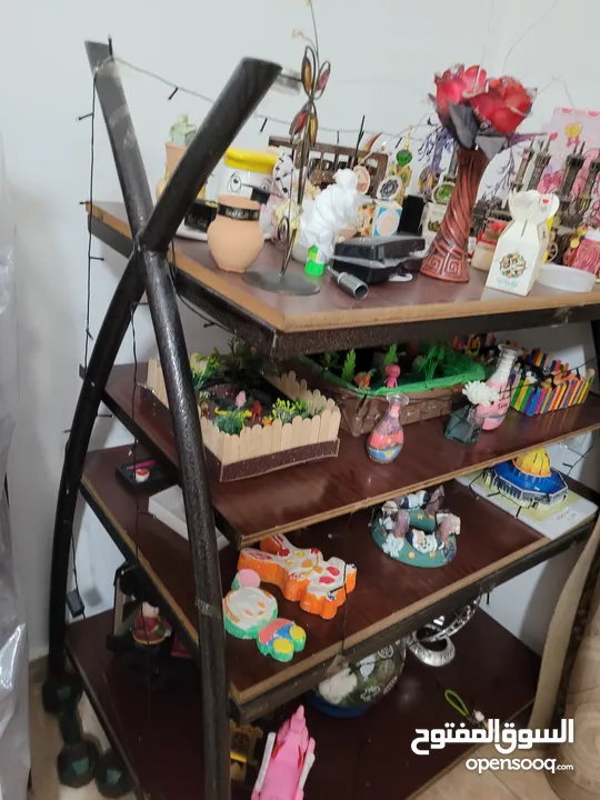 طاولة عرض للبيع