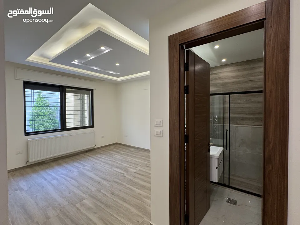 شقة طابق شبه ارضي مساحة 231م + حديقه 255م بتشطيبات مميزة - حي الصحابة - رجم عميش - رمضان للاسكان