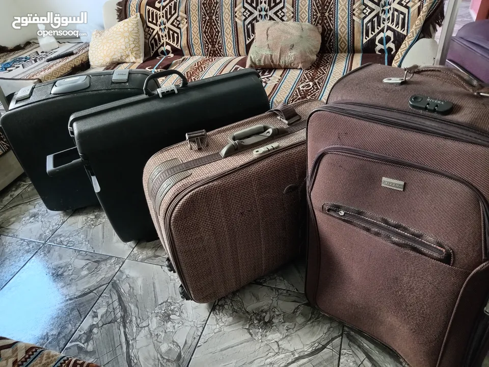 شنط سفر للبيع مستعمل نظيف في القويسمه عده أحجام كبير وصغير ووسط عده خامات