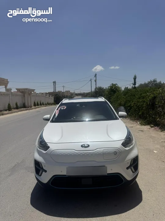 للبيع  Kia nero ev 2021  السيارة فل كامل مع فتحة ..............................