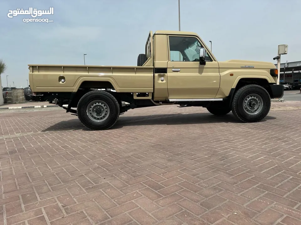 Toyota Land Cruiser Pickup LC 79, petrol, automatic, basic