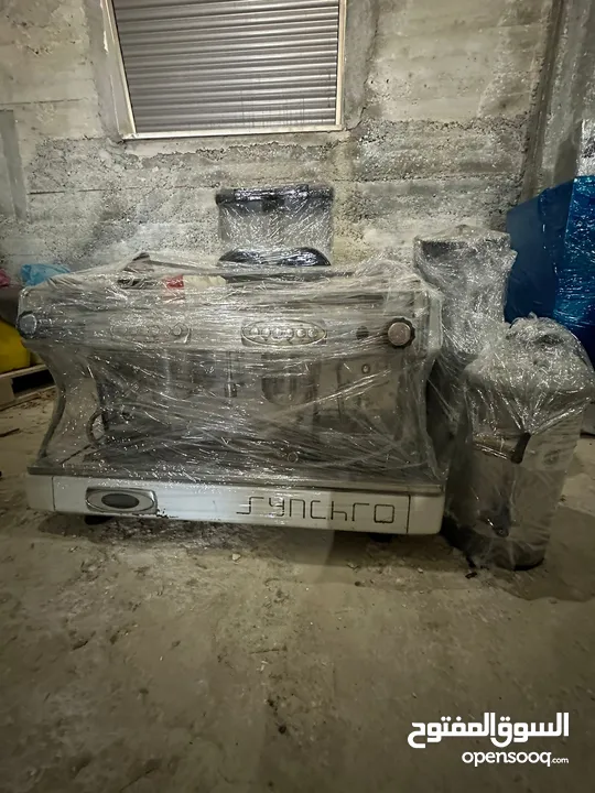 عدة محل كوكتيل كاملة مع طاولات وكراسي للبيع