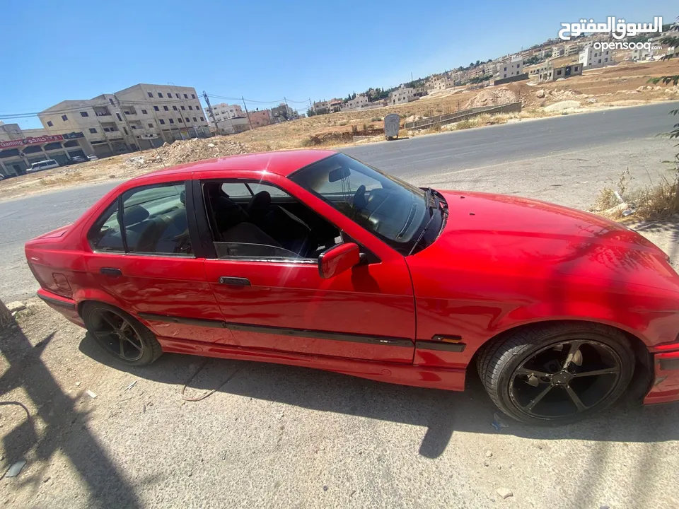 بي ام دبليو 318 وطواط