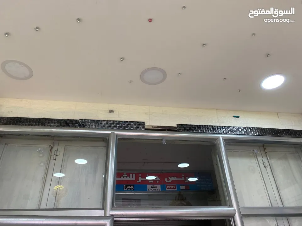 محل تجاري للإيجار في مدينة نابلس في عمارة قناديلو الطابق الأول مقابل دخلة طولكرم و فوق شاورما ساحيتا