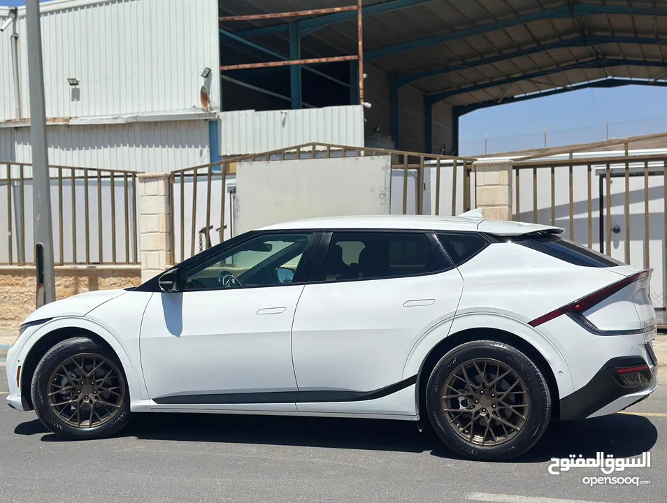 فحص كامل جمرك اليوم ترخيص وتأمين سنه كاملهKia EV6 Gt line 2022