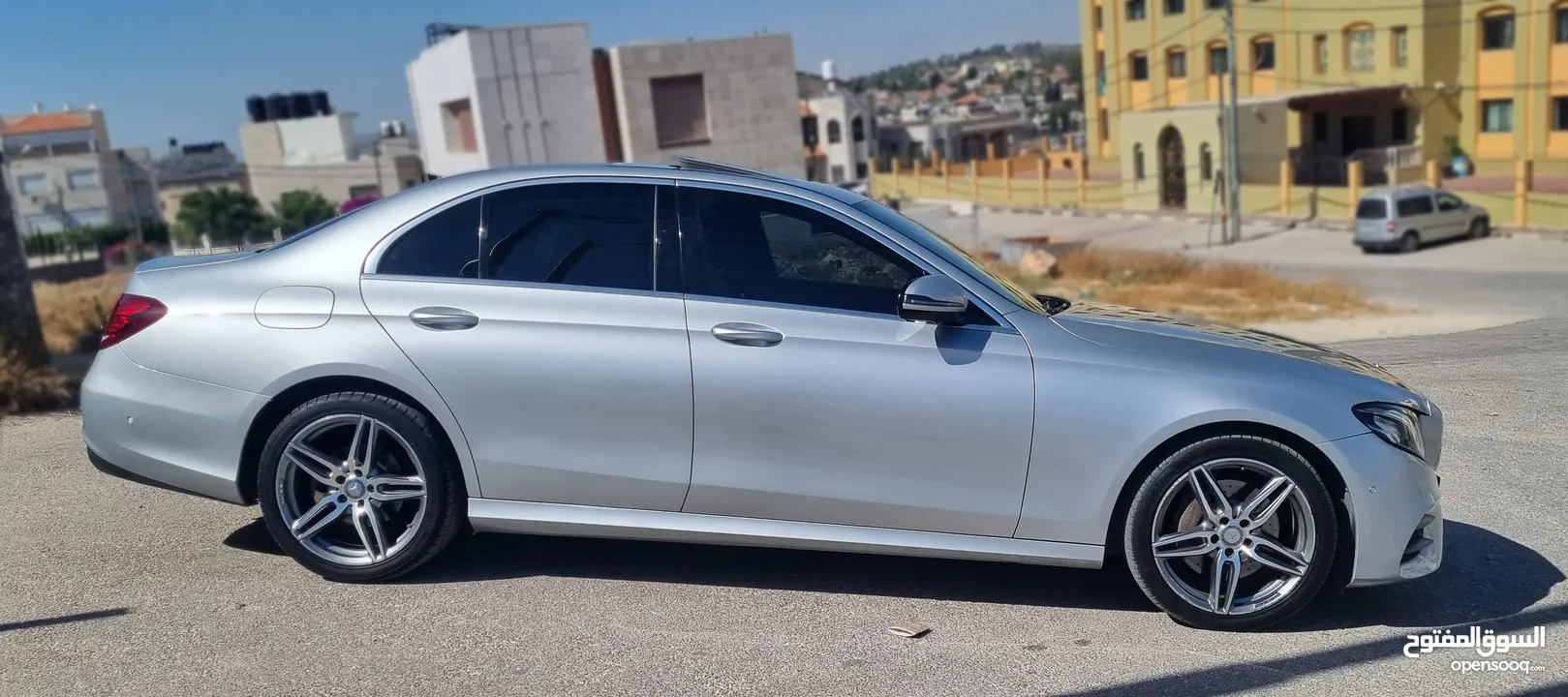 بحالة الوكالة  ++Mercedes Benz - E200 AMG - Full Option