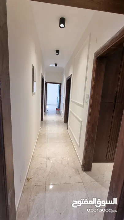 شقة للبيع عماره الليت 2 قرب برافو امتداد حي المسك مطله من الجنوب ع حي طيبه العامريه دخله صيدليه لانا