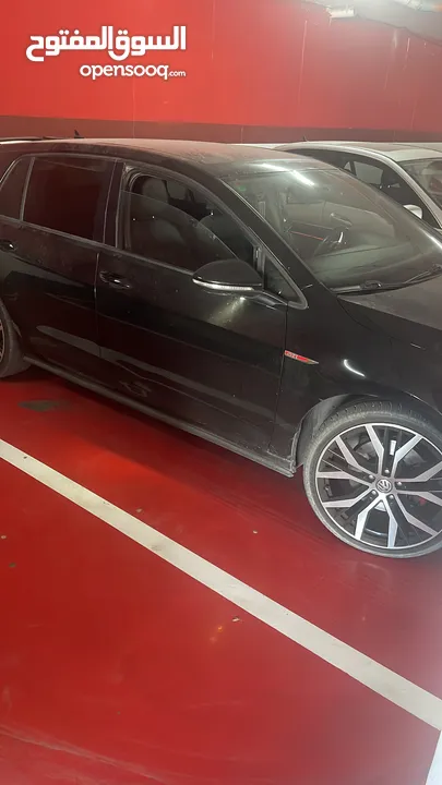 Gti للبيع لون اسود