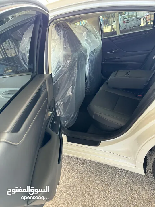 Lexus ES 300h 2021  لكزس هايبرد حره غير مجمركه ، البيع : مجمرك جاهز او بدون جمرك حره