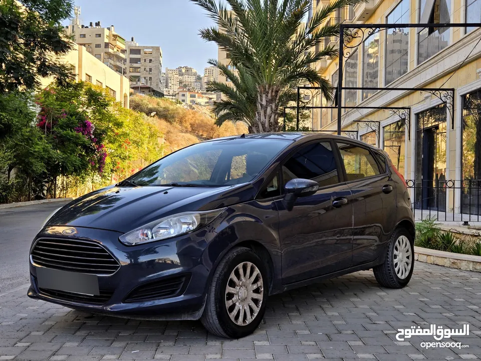 فورد فييستا 2014 سيارة لقطة مميزة من كل النواحي لون باطوني أصل شركة مميزة