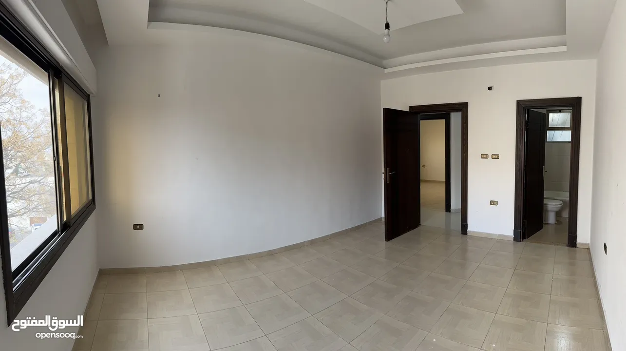 شقة طابق ثالث + روف في منطقة ربوة عبدون بمساحة اجمالية 325 متر