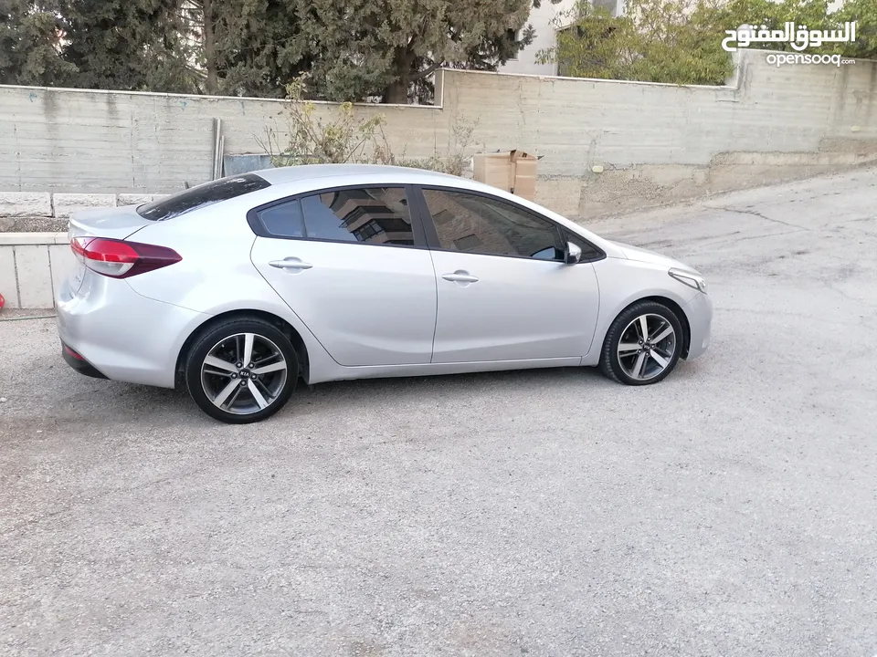 كيا K3 / موديل 2017 /فحص نخب / عداد قليل / ماتور 1600 تيربو / ديزل / اقتصاديه