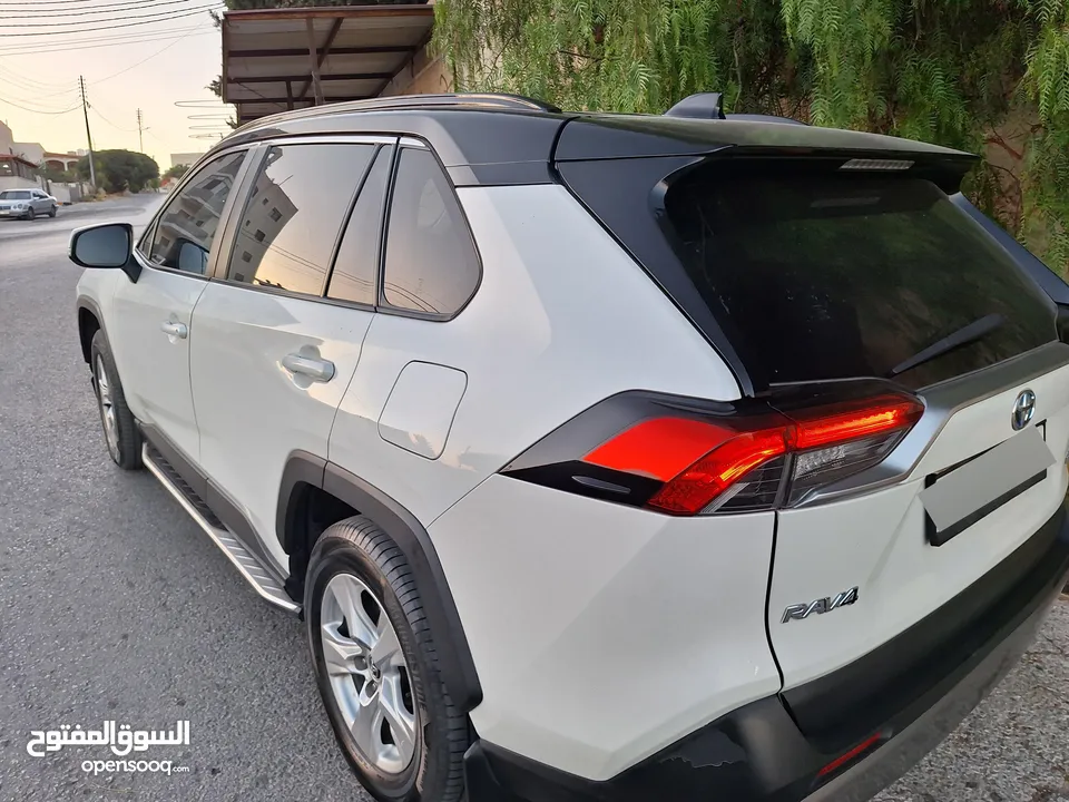 تويوتا راف فور 2019 LE بحاله الوكاله بسعر مناسب