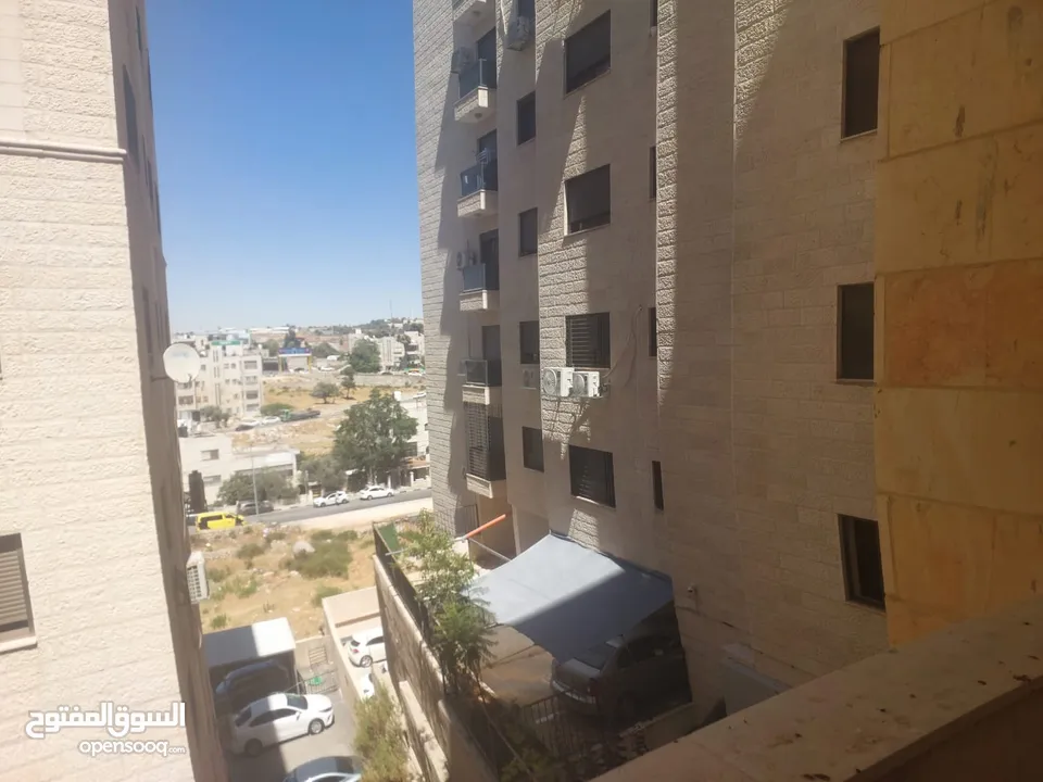 شقه مدخل خاض خلف مستشفى رام الله