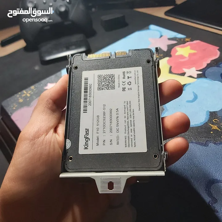 بلايستيشن 4 برو وي SSD 500GB + لعبة ببلاش