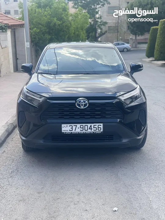 Toyota Rav4 model 2023  وارد الوكالة و ما زالت تحت الكفالة قطعت فقط 29 الف كيلو فحص كامل بلا حوادث