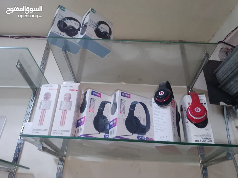 بضاعة محل إتصالات