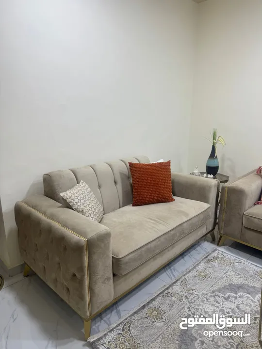 عفش مستعمل بحالة جيدة استخدام عرسان السعر لجميع العفش طقم ضيوف وطاولة طعام وغرفة نوم
