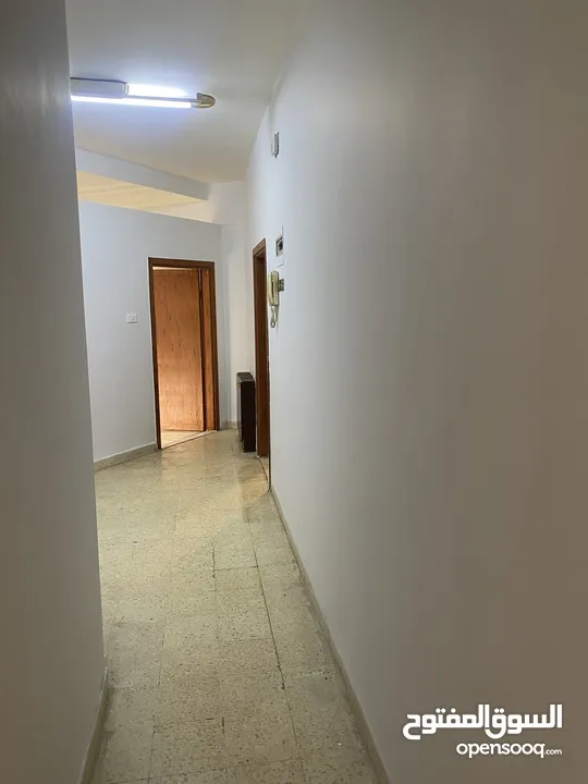 شقة مجهزة في موقع مميز فارغة للإيجار