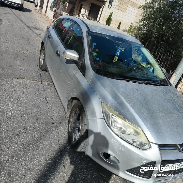 فورد فوكس عداد قليل استخدام شخصي يوجد بعض الضربات الخفيفة موديل 2013 هاتش باك