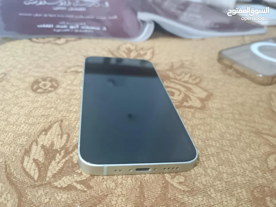 Iphone 12miniحاله ممتازه. ( مع باور بانك مغناطيسي واير بوت و3 كفرات للهاتف)