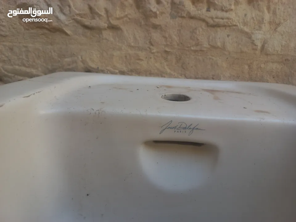 مرحاض ومغسلة