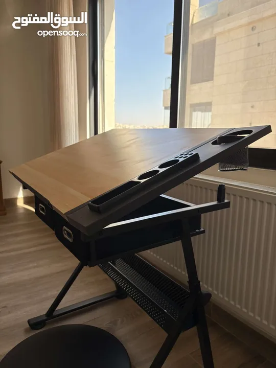 Professional Art Desk and Chair for Sale excellent condition for artists. مكتب وكرسي فني