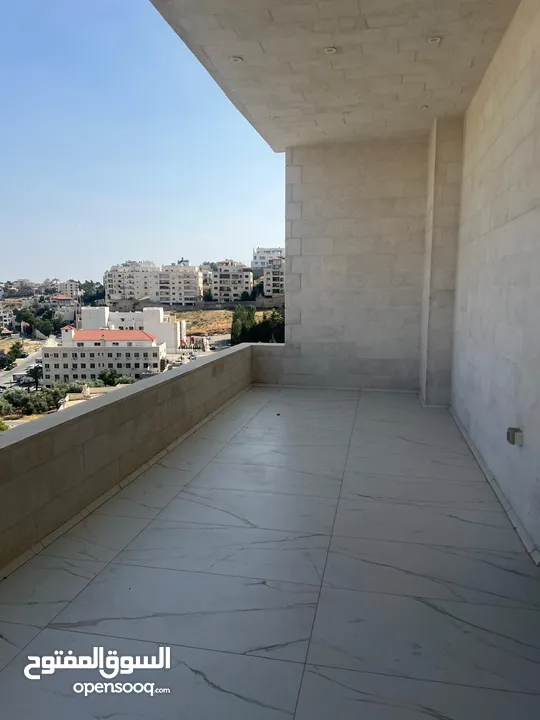 فيلا فخمه للبيع من المالك مباشرة منطقة دابوق  سكن أ خاص. على تله عاليه بمواصفات عالية الجودة