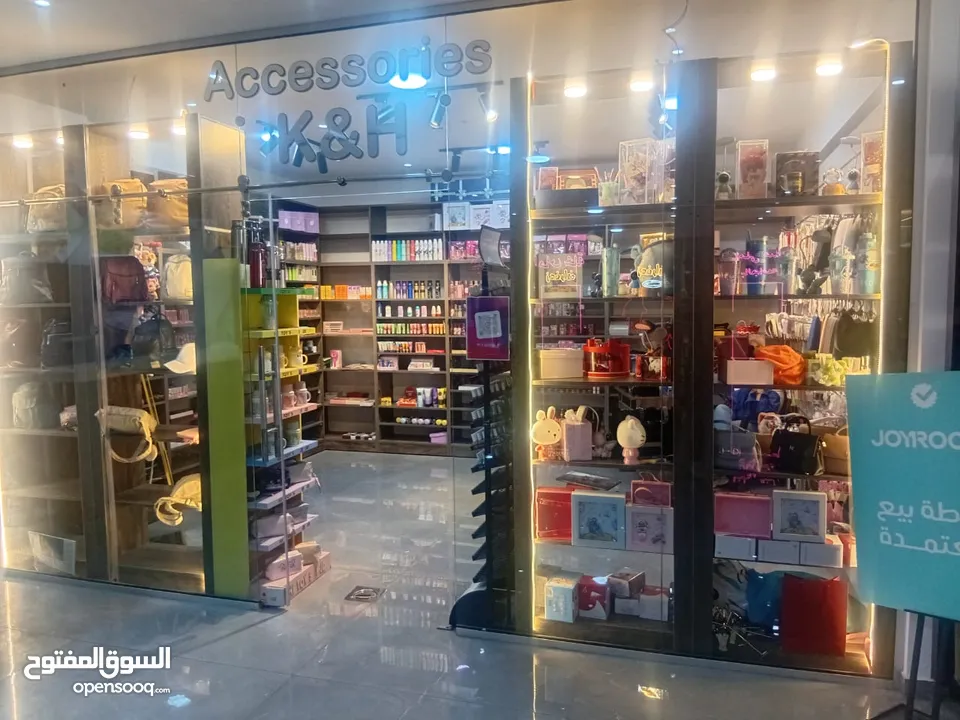 فرصه لا تعوض للاستثمار محل اكسسوارات ومكياج للبيع داخل المطعم الرئيسي في جامعة البلقاء التطبيقية