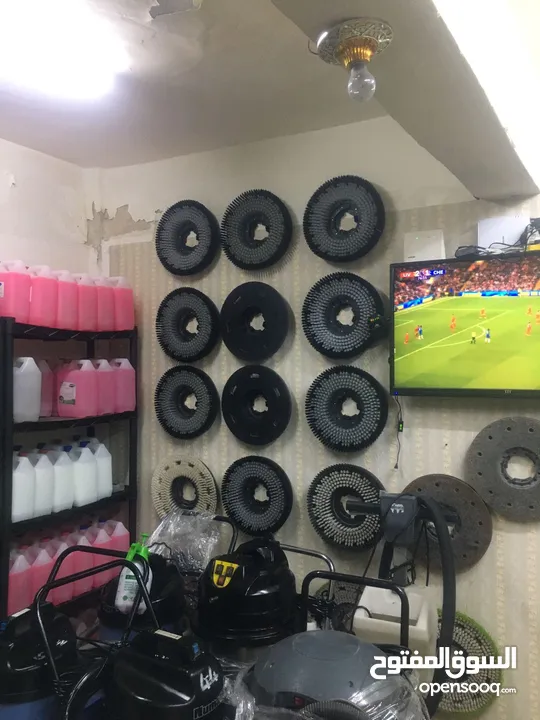 معدات تنظيف للشركات والمولات
