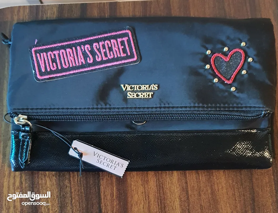 حقيبة يد - حقيبة كتف مع حزام سوداء من فيكتوريا سيكريت  Clutch Bag-Crossbody Bag Victoria's Secret