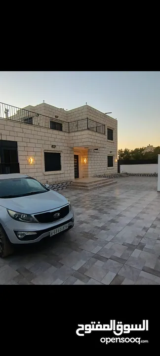 بيت جديد غير مسكون مكون من ثلاث طوابق في المزرعه الغربية بالقرب من شركة النزيه للبلاط منطقه هادئه