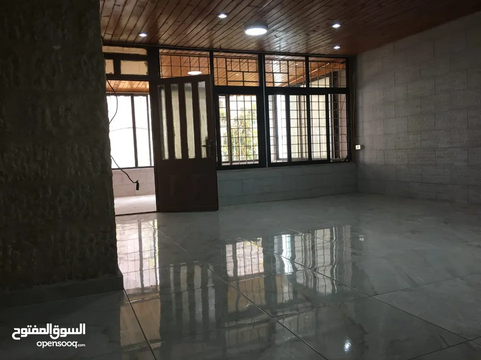 شبه فيلا فارغة للايجار