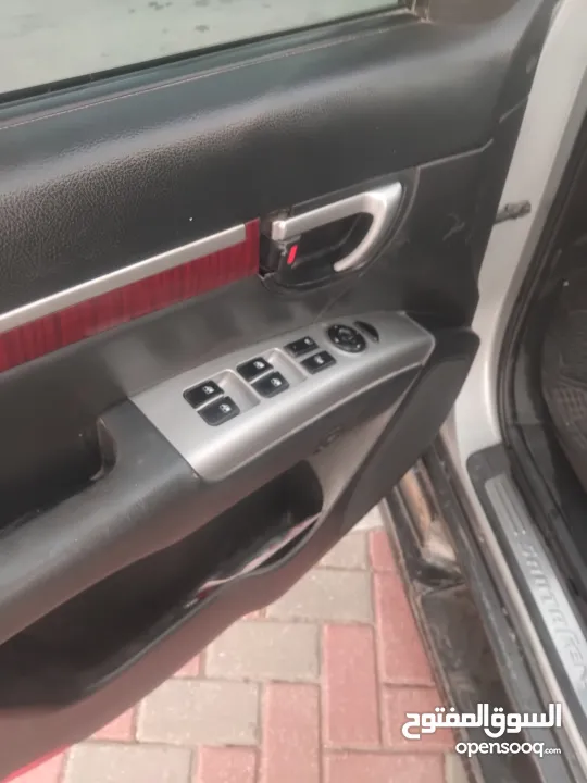 هونداي سنتافيه . ركز رخصه وتامين سنه  شاشه أندرويد كبيره حساس خلفي  فتحة سقف  شصيات نضاف  عمدان الف