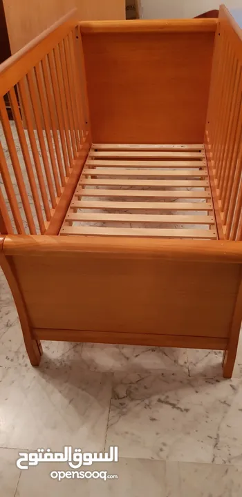 سرير تخت حديثي ولادة وأطفال مذركير استخدام بسيط جدا بسعر مغري